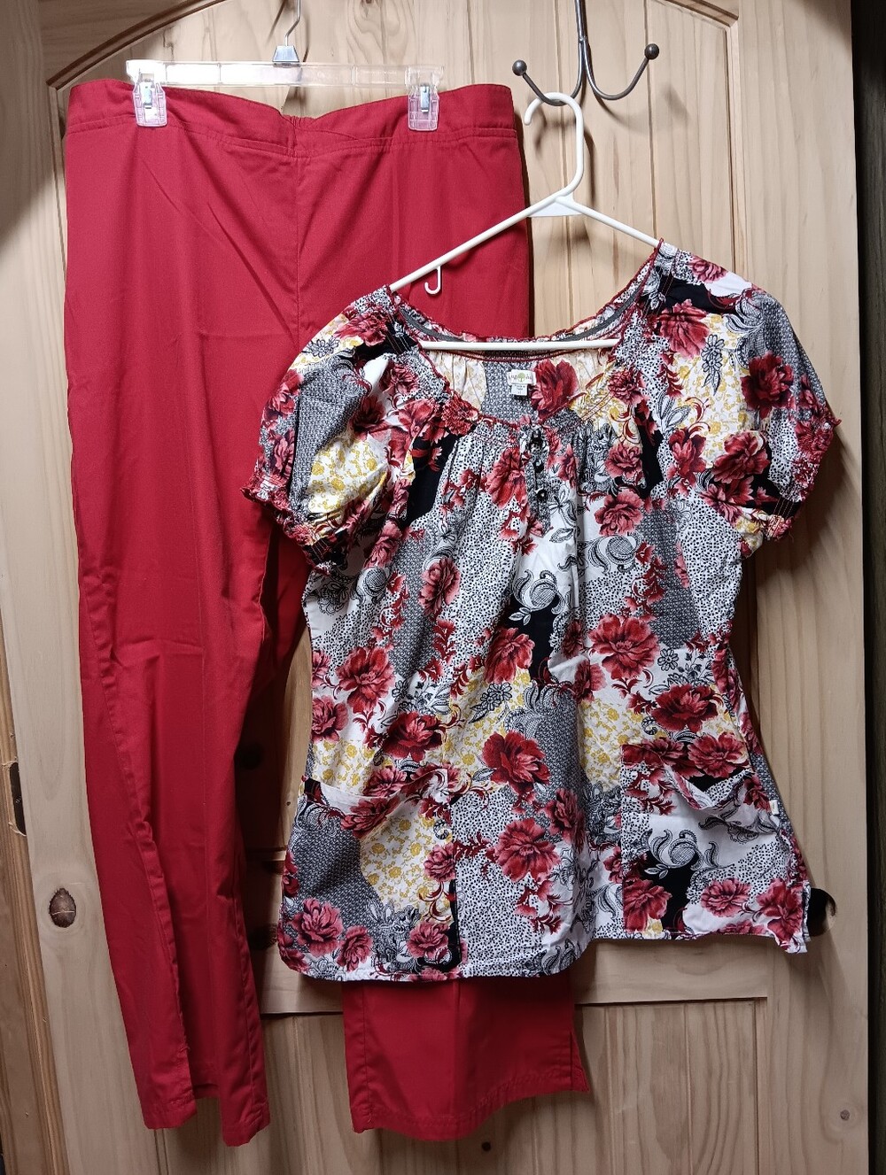 Scrub Set Floral Top With Pants